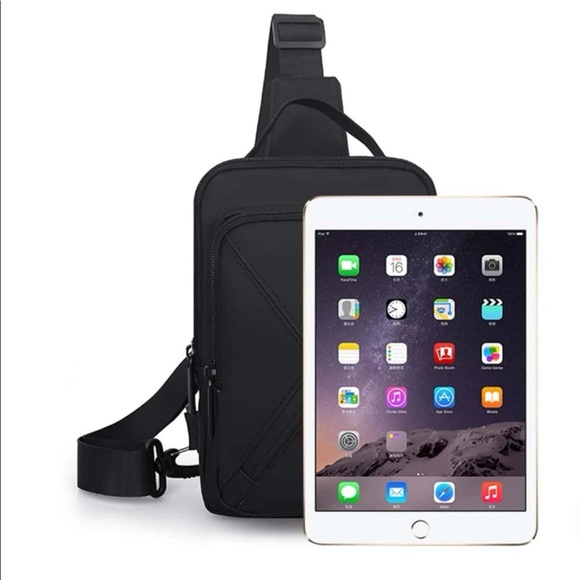 Minimalistic Black Zip Front Stich Detail Sling Bag OS New - Picture 4 of 6